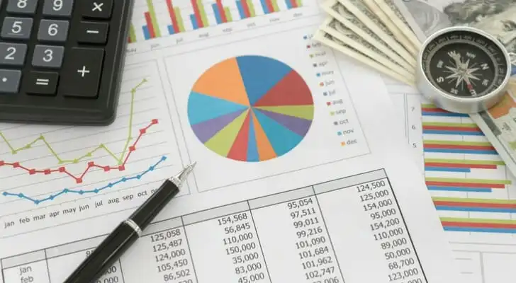 Financial documents, a calculator and a pen. All important items related to an investment portfolio.