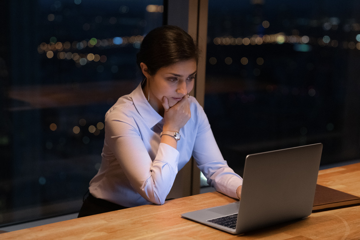 A financial advisor looks up certified financial planner requirements for an online program.