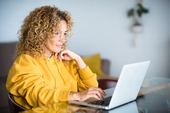 A homebuyer researching how offset mortgages work.